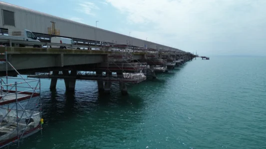 Porto Alti Fondali di Manfredonia: pontile su piloni con ponteggi sospesi sul mare