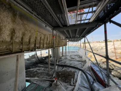 Porto Alti Fondali di Manfredonia: lavorazioni di ripristino dal ponteggio sotto l'impalcato